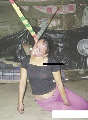 9961-dead-females-who-pissed-themselves-on-deathbig5.jpg