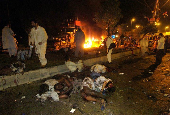 Benazir-Bhutto-bomb-picstures_ (9).jpg