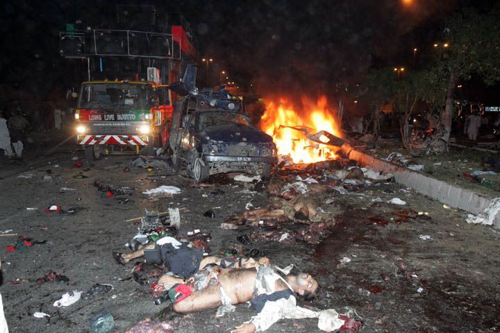 Benazir-Bhutto-bomb-picstures_ (8).jpg