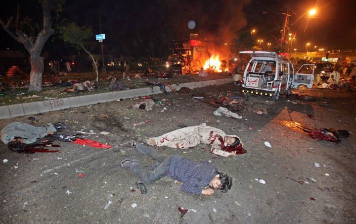 Benazir-Bhutto-bomb-picstures_ (7).jpg