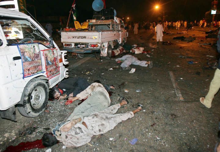 Benazir-Bhutto-bomb-picstures_ (6).jpg