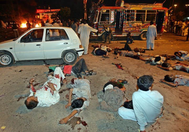 Benazir-Bhutto-bomb-picstures_ (5).jpg