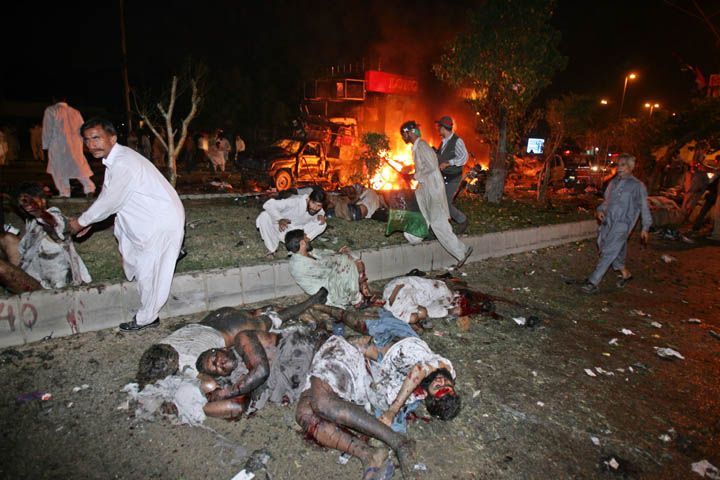 Benazir-Bhutto-bomb-picstures_ (4).jpg