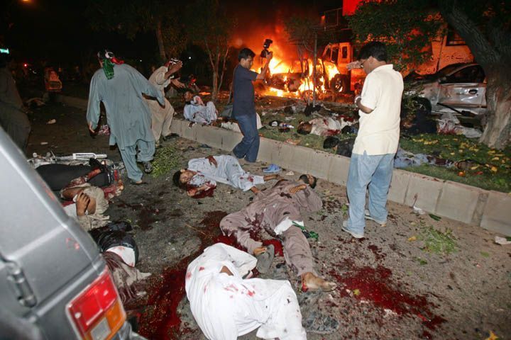 Benazir-Bhutto-bomb-picstures_ (3).jpg