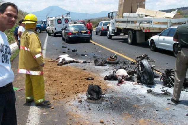 motorcycle 200kmph vs truck 2.jpg