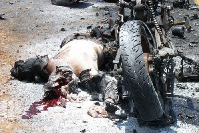 motorcycle 200kmph vs truck 6.jpg