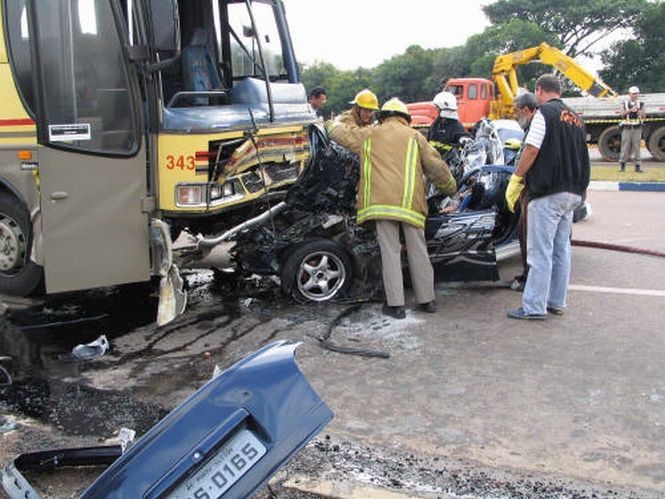 car vs bus 2.jpg
