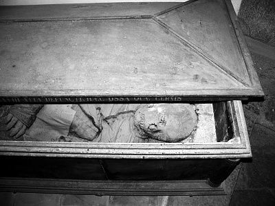 mummified-body-r.-stancanelli-1800s.jpg