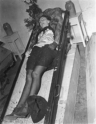 dead-her-pantyhose-14.jpg