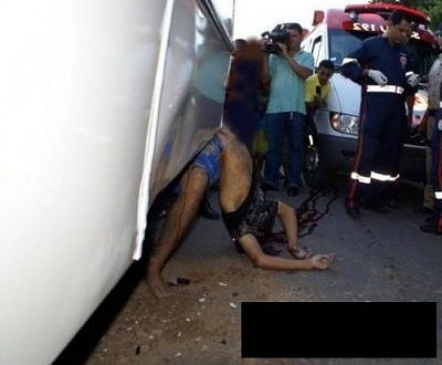 motorcyclist-vs-bus-penile-destruction-02-500x412.jpg