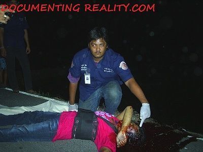 17762-lol-goofy-paramedic-takes-photoshoot-weird-looking-dead-ladybig1.jpg