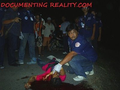 17762-lol-goofy-paramedic-takes-photoshoot-weird-looking-dead-ladybig2.jpg
