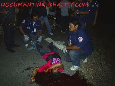 17762-lol-goofy-paramedic-takes-photoshoot-weird-looking-dead-ladybig4.jpg