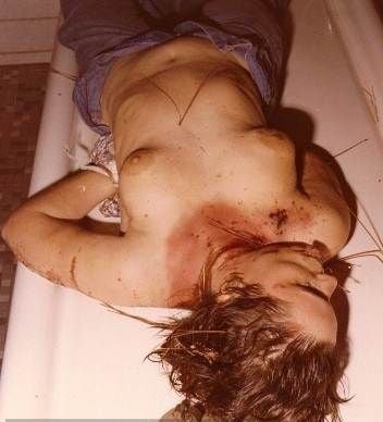18719-dead-murdered-naked-womanbig0.jpg