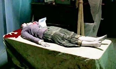 normal_guillotined_female_01.jpg