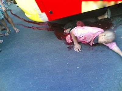 93453_manstuckunderbusinthephillipines__123_442lo.jpg