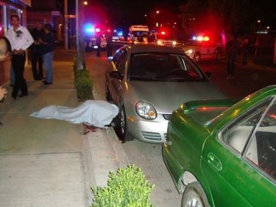29_05_01_300_ejecutan_a_policia_comercial_san_cayetano.jpg
