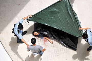 hong-kong-12-year-old-schoolgirl-jump-suicide-01.jpg