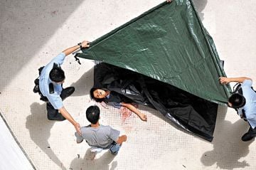 hong-kong-12-year-old-schoolgirl-jump-suicide-01.jpg