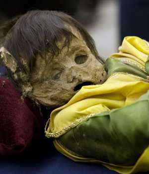 Mummies of Guanajuato, Mexico: Museo de las Momias, Bodies Exhumed 1865-1958 - momia de un nino mexicano 300x350