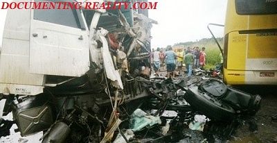 bus-vs-truck5.jpg