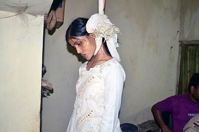 girl-hung-larger.jpg