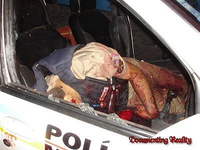 policial_morto_com_fuzil.jpg1.jpg3.jpg