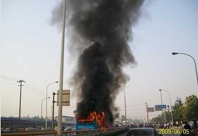 chengdu-china-bus-explosion-fire-01-560x386.jpg