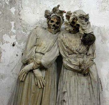 palermo-capuchin-catacomb6-good-friends-c-paradox.jpg