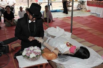 chadil-deffy-marries-sarinya-kamsook.jpg