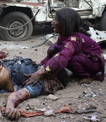 girl-cries-over-her-dead-mother-scene-bomb-blast-outside-hospital-karachi-febru.jpg