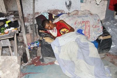 garbage-collector-shot-stabbed-01.jpg
