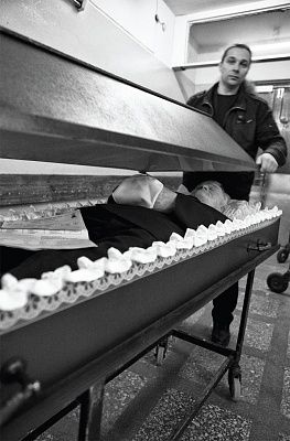 closing-coffin.jpg