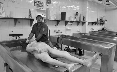 1cleaning-20the-20body-20is-20the-20first-20step-20in-20the-20process-20of-20embalming..jpg