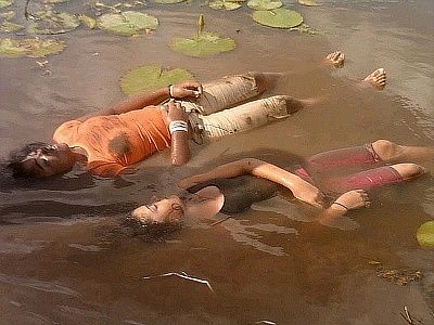 two-20sisters-2010-20and-2015-20yo-20drowned-2001.jpg