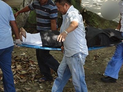 two-20young-20women-20shot-20on-20the-20bed-2001.jpg