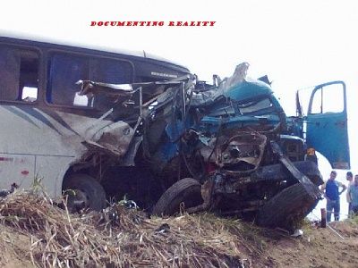 bus-20and-20truck-20collision-20-283-29.jpg