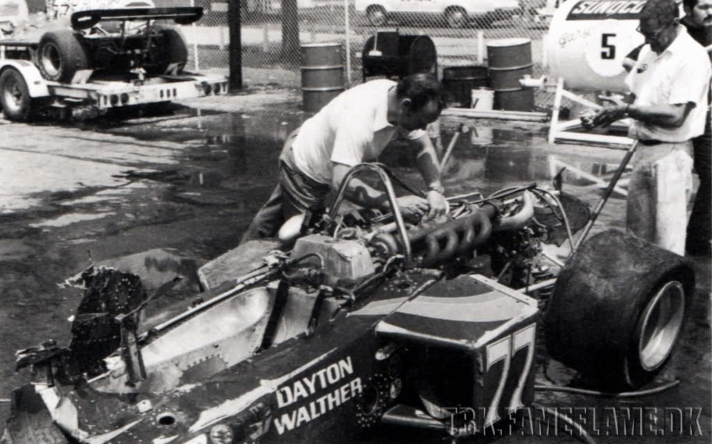Salt_Walther_1973_Indianapolis_500_Wreckage.jpg