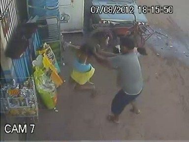 woman%20stabbed%20cctv%20%286%29.jpg