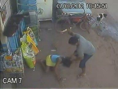 woman%20stabbed%20cctv%20%287%29.jpg