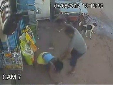 woman%20stabbed%20cctv%20%288%29.jpg