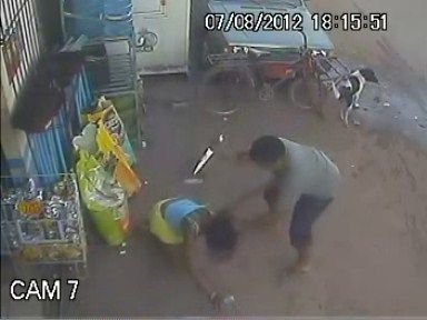 woman%20stabbed%20cctv%20%289%29.jpg
