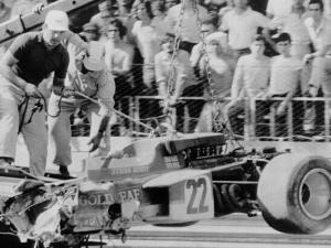 IOL%20mot%20pic%20apr4%20F1%20Jochen%20Rindt%20crash.jpg