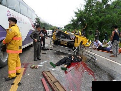 bus-vs-truck-accident-001.jpg