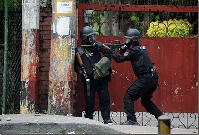 police_demolition_philippines_001.jpg