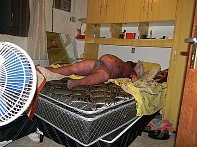 42-20yo-20man-20found-20dead-20on-20his-20bed-2001.jpg