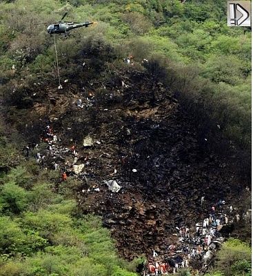 airblue-flight202-wreckage1-islamabad-jul28-10.jpg