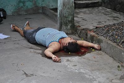 53-20yo-20woman-20shot-20when-20recieving-20flowers-2001.jpg