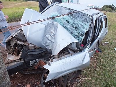 26-20yo-20woman-20killed-20in-20collision-20against-20tree-2008.jpg
