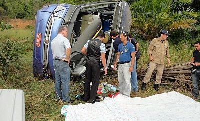 ten-20killed-20in-20bus-20rollover-2010.jpg